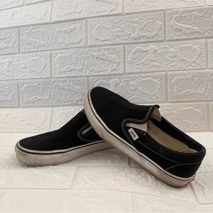 Vans Men's size 7 or Women’s size 8.5 Black Slip-On Sneakers